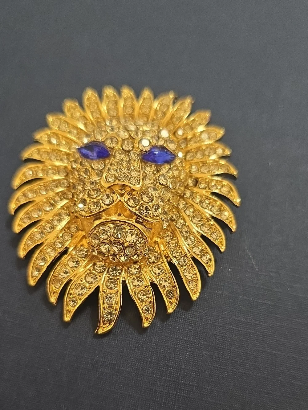 Stunning Gold Lion Head Brooch with Blue Eyes